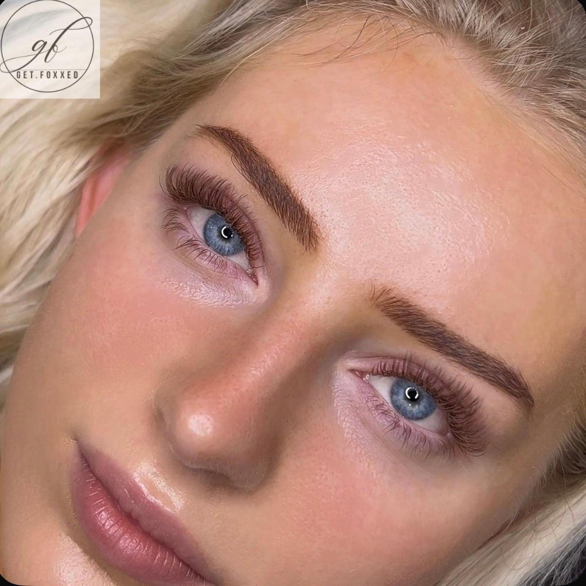 5d brown lashes on lady